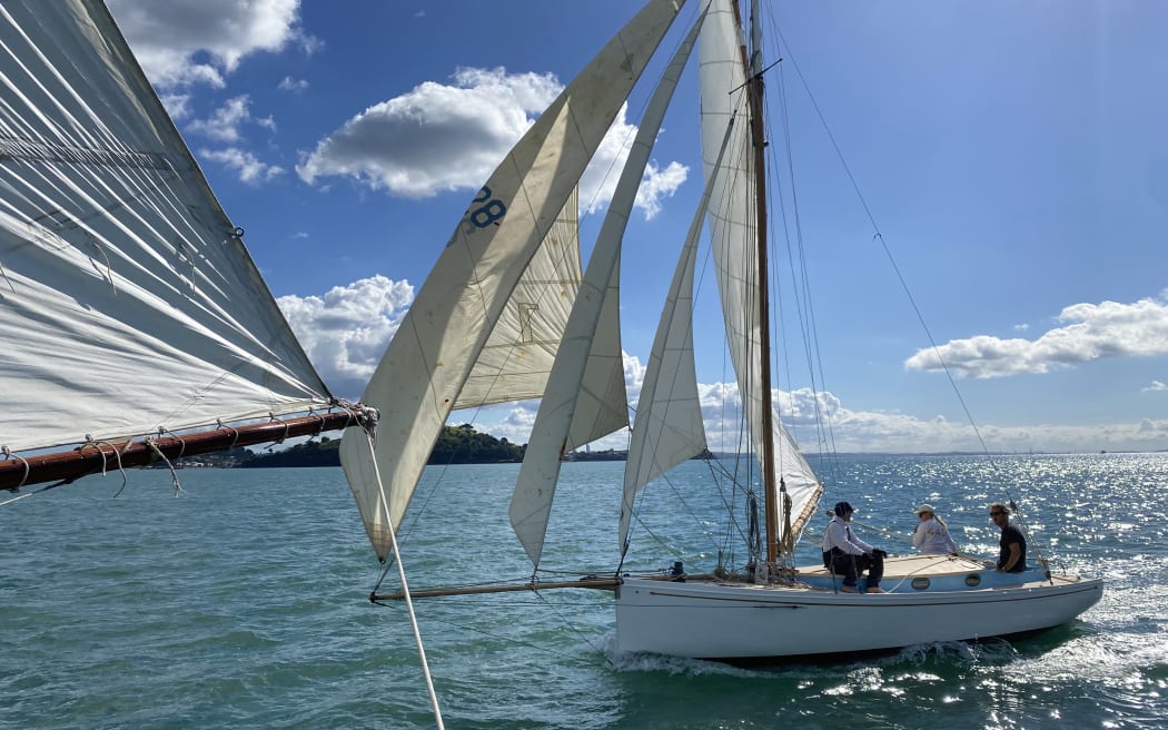 Melita_1935_racing_in_the_Lipton_Cup_Crew_left_to_right_Callum_Lydia_Nick