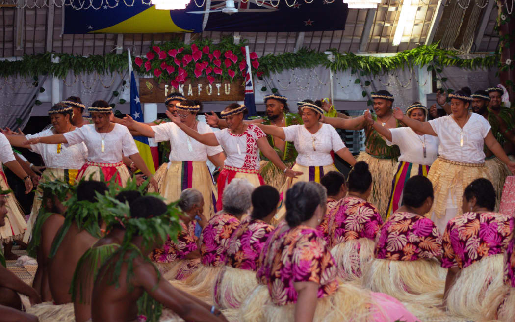 Nukunonu group perfoms Fatele at the Fakanofoga.