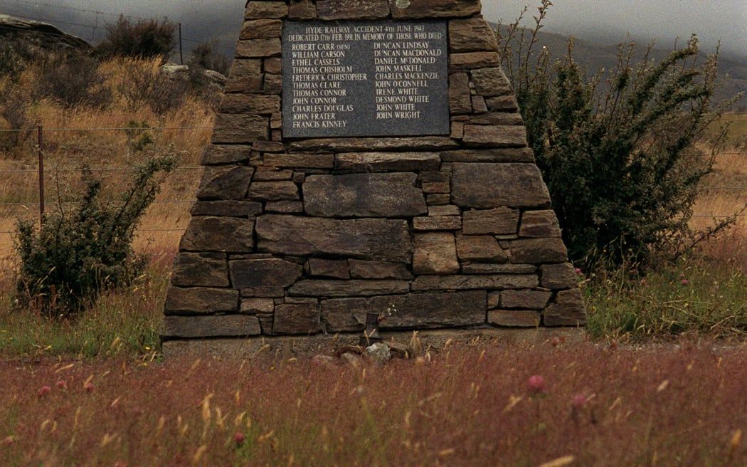 Hyde railway accident memorial near Hyde
pic sam
01a15820