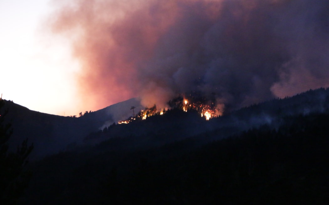 Port Hills fire from halfway up Worsley Rd