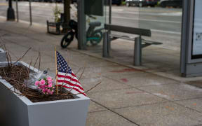 WASHINGTON, DC - NOVEMBER 27: A small memorial of flowers and an American flag has been set up outside the Farragut West Metro station on November 27, 2025 in Washington, DC. Two members of the West Virginia National Guard were shot on November 26 blocks from the White House in what authorities are calling a targeted shooting.   Andrew Leyden/Getty Images/AFP (Photo by Andrew Leyden / GETTY IMAGES NORTH AMERICA / Getty Images via AFP)