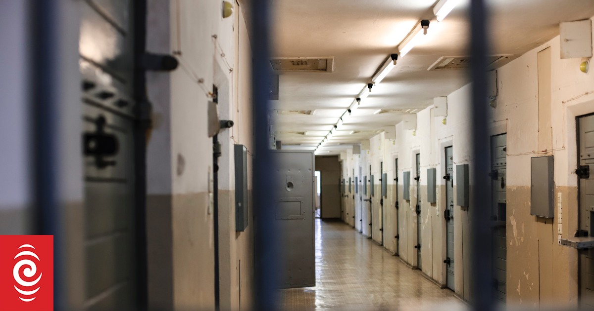 Union says attempts to coerce prison staff 'extremely concerning'