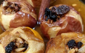 Cinnamon apples using cassia