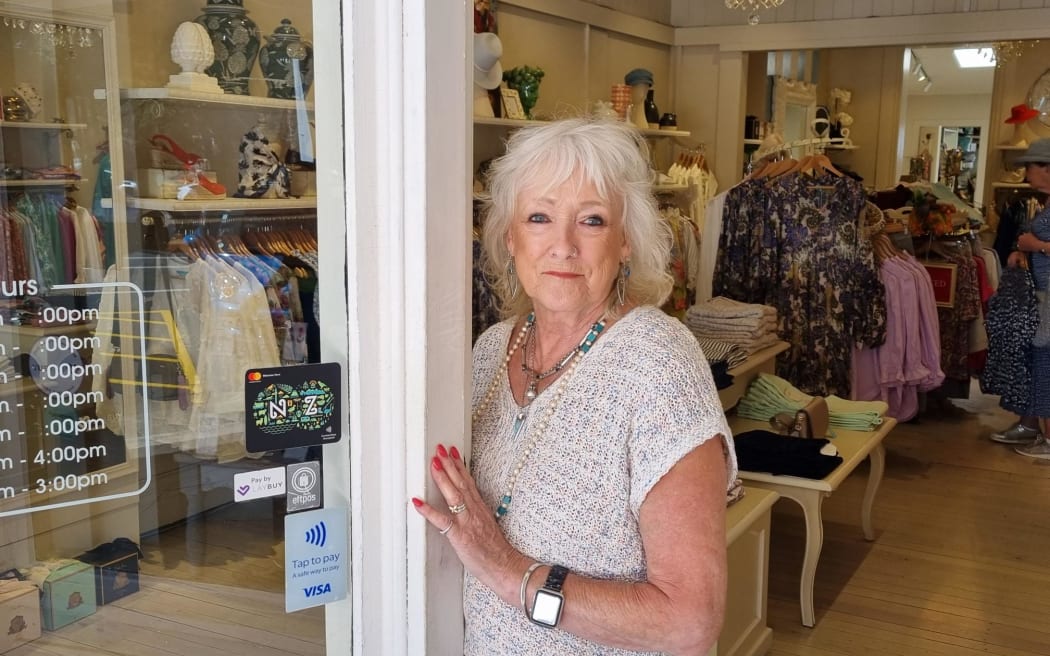 Barbara Bradbury, Blue Illusion manager