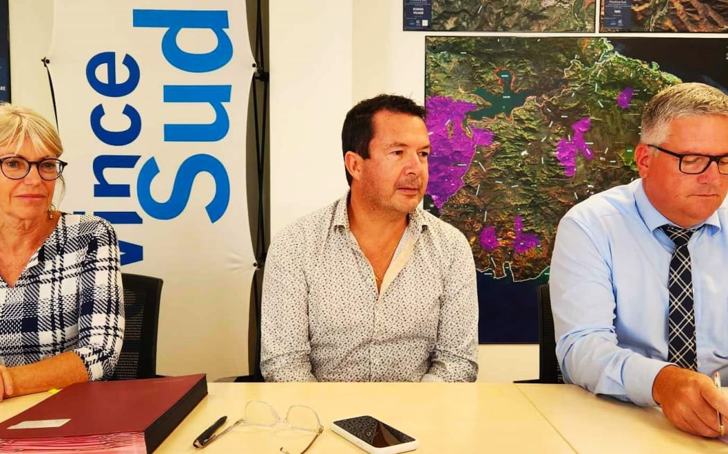 French research institute IRD representative for New Caledonia France Bailly, Southern Province’s deputy Vice-President Gil Brial and French Commissioner Grégory Lecru sign an agreement for shark survey 29  April 2024