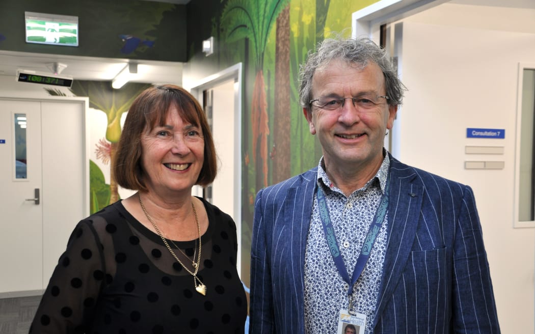 Te Whatu Ora Nelson Marlborough group director of operations Lexie O'Shea and clinical director medical services and paediatrician, Garth Smith. RNZ/Samantha Gee.