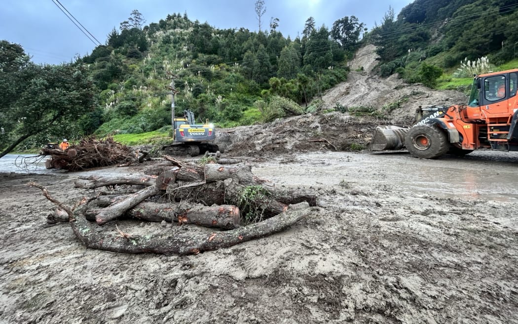 Wet weather in Whakatāne's Valley Road