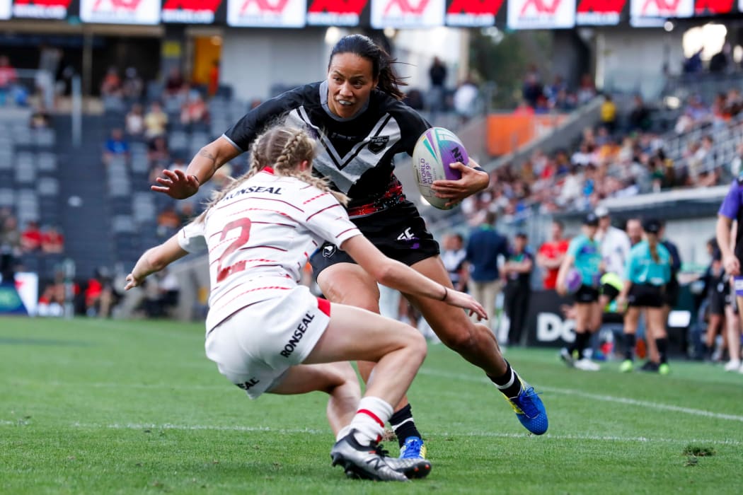 Honey Hireme-Smiler on her way to scoring for the Kiwi Ferns.