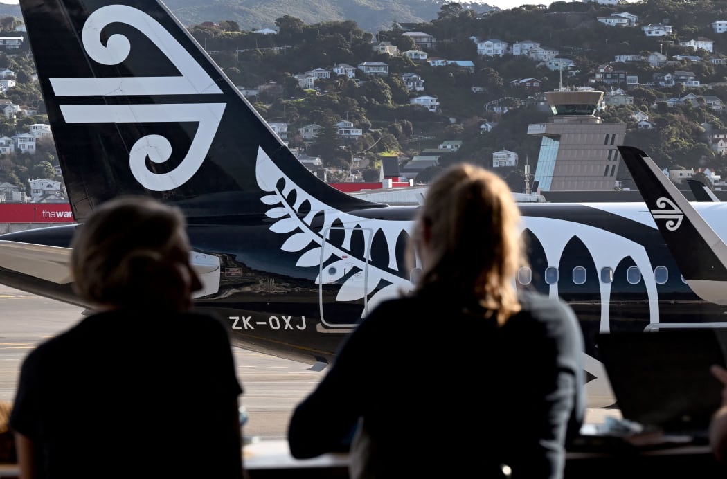 Over fuelled plane leaves uni bound passengers behind RNZ News