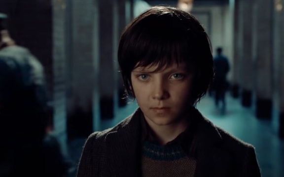 Asa Butterfield as Hugo in movie Hugo