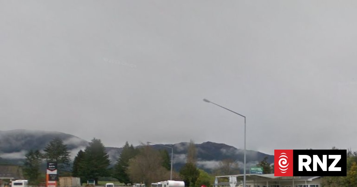 Coastal road closure means boom for inland businesses | RNZ