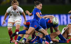 French halfback Laure Sansus in acton against England.
