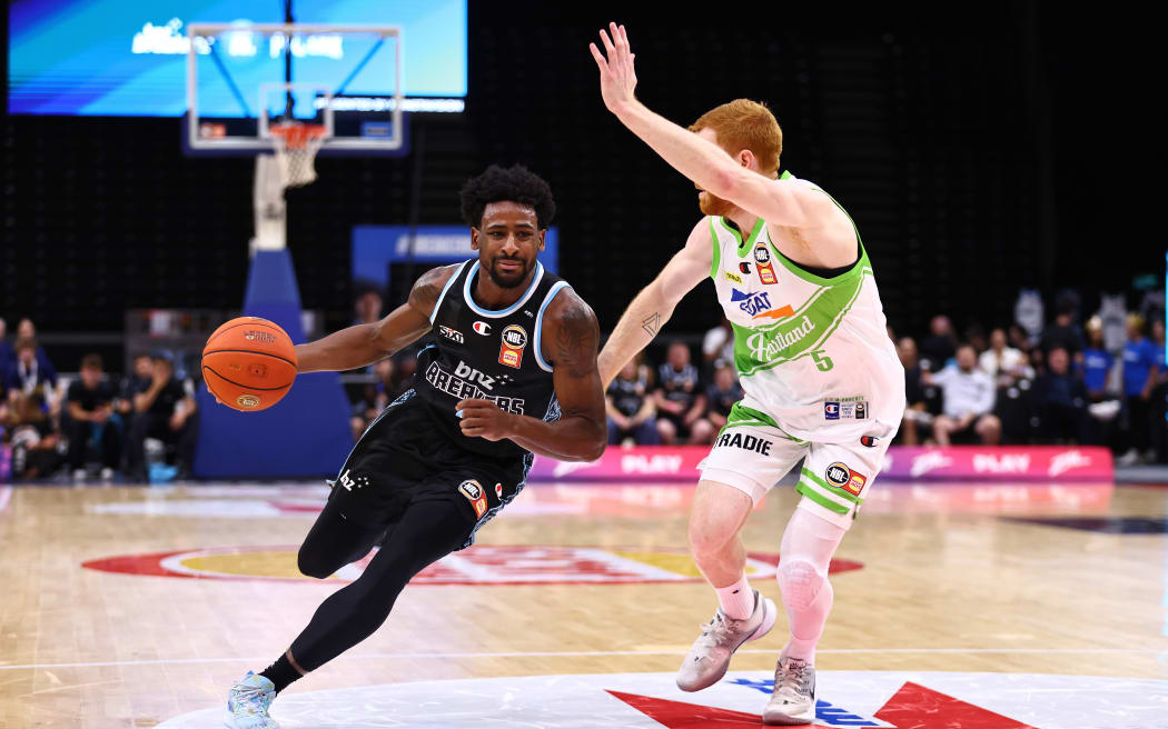 Izaiah Brockington on the dribble for the Breakers.