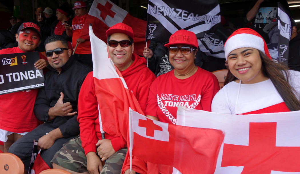 Tongan fan Eleanor Lolo (right).