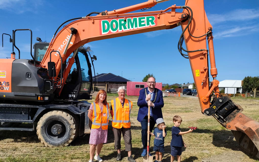 Sisters Barbara Corbett (left) and Cath Kennedy, joined with Waimakariri Mayor Dan Gordon and Ted Dormer, aged 3 and Angus (4), to turn over the first sod at the new Cambridge Estate sub-division in west Rangiora.