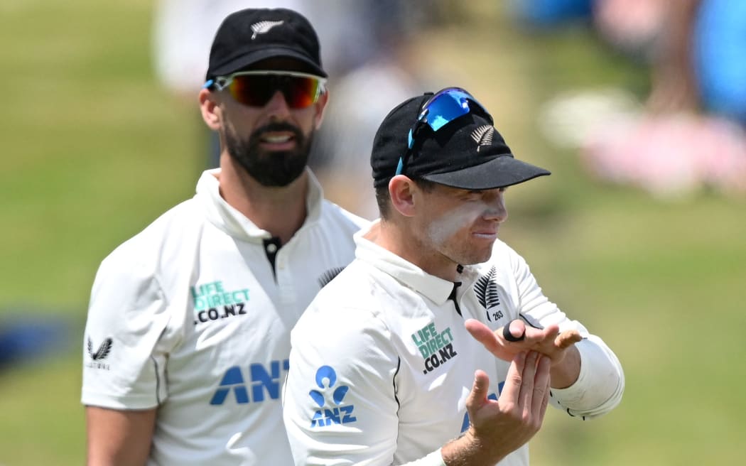 New Zealand captain Tom Latham calls for an umpire review