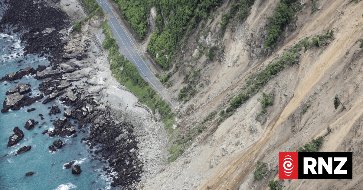 Slips would 'gloop together' if pushed into sea | RNZ News