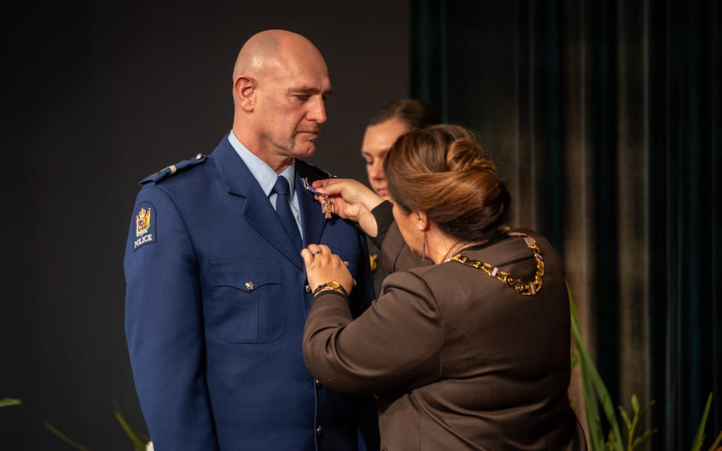 Senior Constable Scott Carmody receiving the New Zealand Bravery Decoration