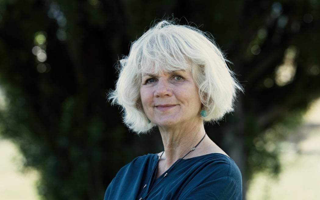 Dr Caroline Bell