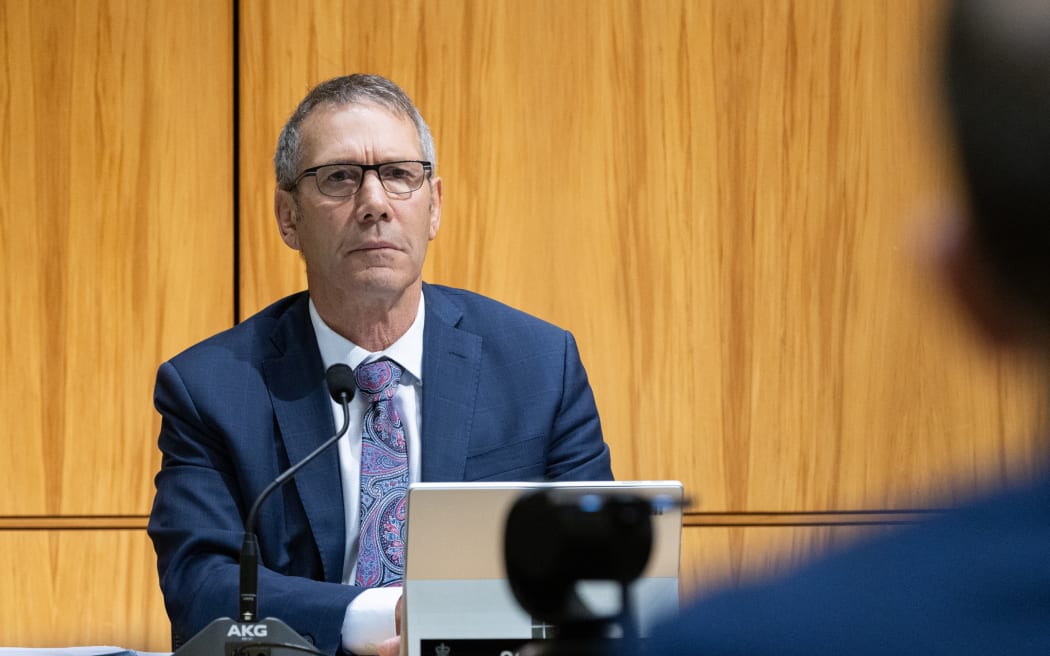 National's Stuart Smith chairing the Finance and Expenditure Select Committee.