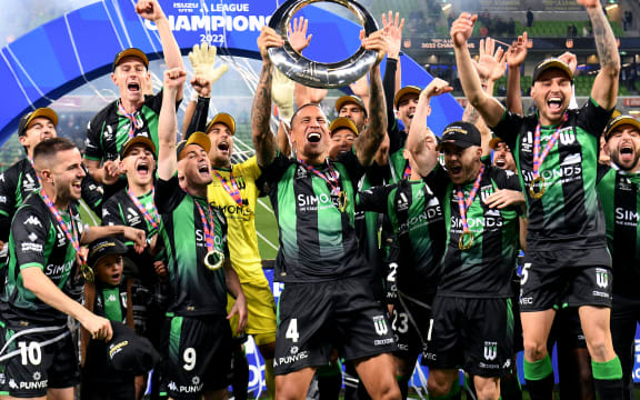 Western United's players celebrate with the trophy after winning the A-League football grand final against Melbourne City in Melbourne on May 28, 2022. (Photo by William WEST / AFP) / -- IMAGE RESTRICTED TO EDITORIAL USE - STRICTLY NO COMMERCIAL USE --
