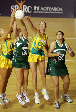 Cook Islands netball coach Anna Andrews-Tasola (R) playing for the Black Pearls vs Australia at the 2007 World Cup.
