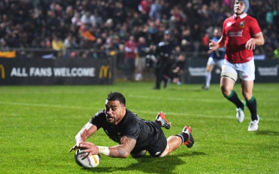 Liam Messam scores a try.