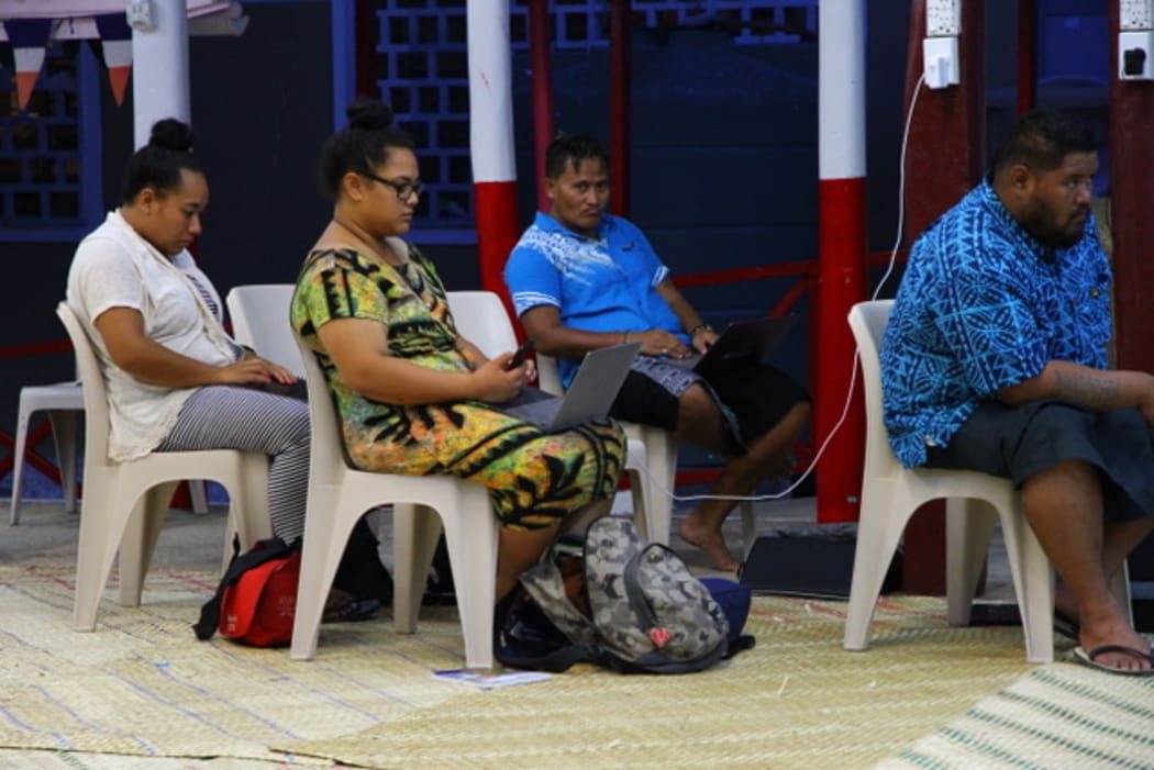 Elena Pasilio and her fellow journalists on Tokelau