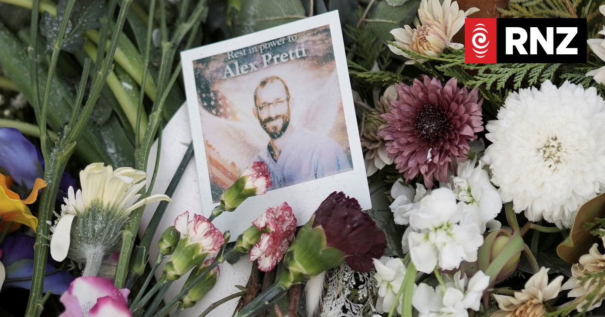 White House shows first signs of retreat as backlash grows over Minnesota killing