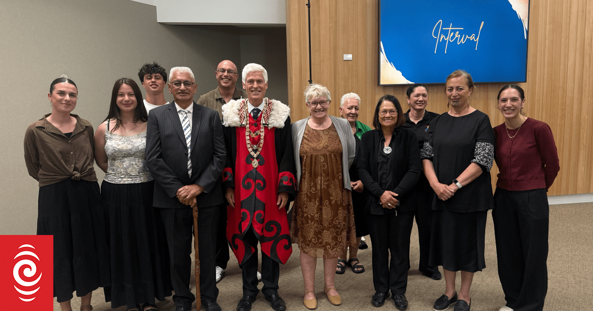 Master carver Rei Mihaere honoured with Hamilton Kirikiriroa Civic Award