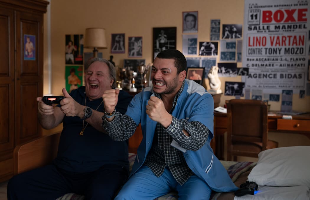 Gérard Depardieu and Kev Adams bond over PlayStation in The Villa.