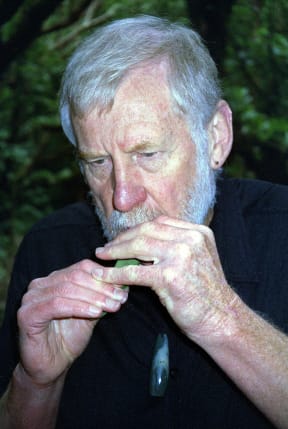 Poi Āwhiowhio and Tuarōria (with Nīkau leaf)