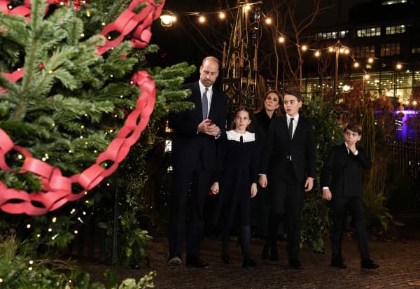 Britain's Prince William, Prince of Wales, Britain's Prince George of Wales, Britain's Prince Louis of Wales, Britain's Princess Charlotte of Wales and Britain's Catherine, Princess of Wales arrive to attend the fifth annual "Together At Christmas" Carol Service" at Westminster Abbey in London on December 5, 2025. (Photo by Jordan Pettitt / POOL / AFP)
