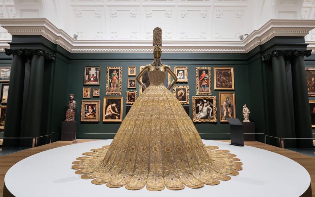 Guo Pei - The Da Jing - Magnificent Gold
