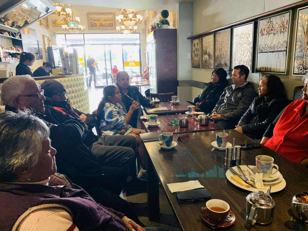 The Pakeke Kōrero Club at their local cafe