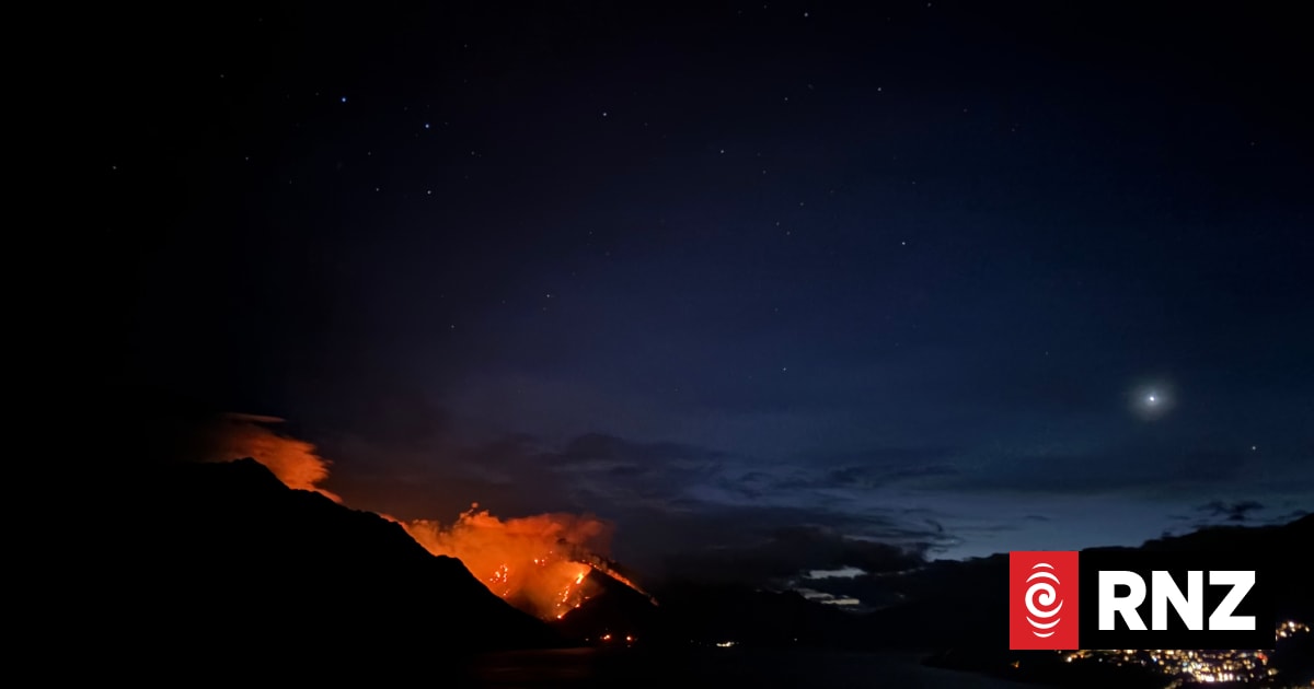 Lake Wakatipu bush fire likely to have worsened overnight