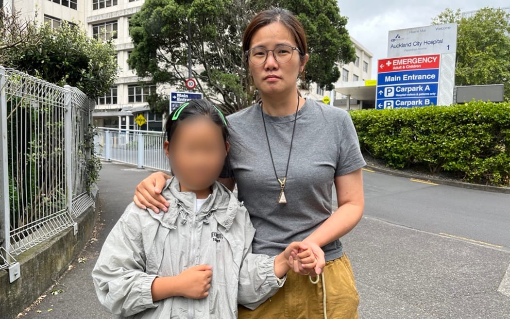 Jia Fan and her 8-year-old daughter at the Auckland City Hospital