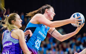 Southern Steel goal shoot Jennifer O'Connell.