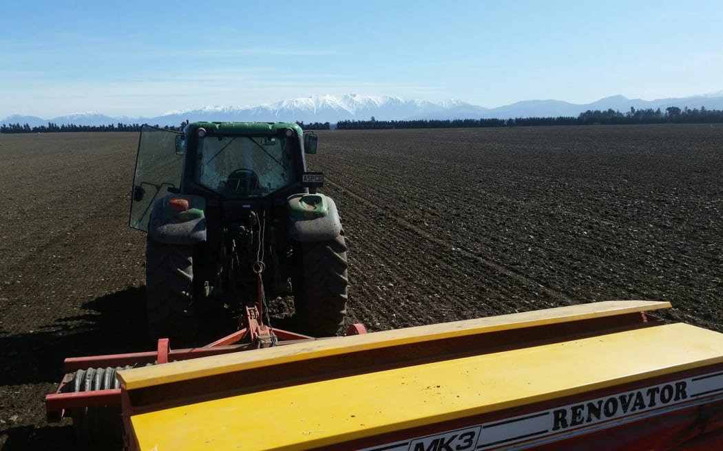 Drilling barley contracted to Gladfield Malt