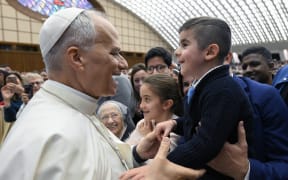 Pope Leo XIV receives employees of the Roman Curia, the SCV Governorate, and the Vicariate of Rome in the Paul VI Hall for Christmas greetings in 2025 in Vatican on December 22, 2025. Photograph by VATICAN MEDIA/ CPP / HANS LUCAS.
Le pape Leon XIV recoit les employes de la Curie romaine, du Gouvernorat de la SCV et du Vicariat de Rome dans la salle Paul VI pour les vœux de Noel 2025 au Vatican, le 22 decembre 2025. Photographie de VATICAN MEDIA/ CPP / HANS LUCAS. (Photo by Vatican Media / CPP / HANS LUCAS / Hans Lucas via AFP)