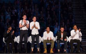 The boys take part in the SIX SEAT CHALLENGE.