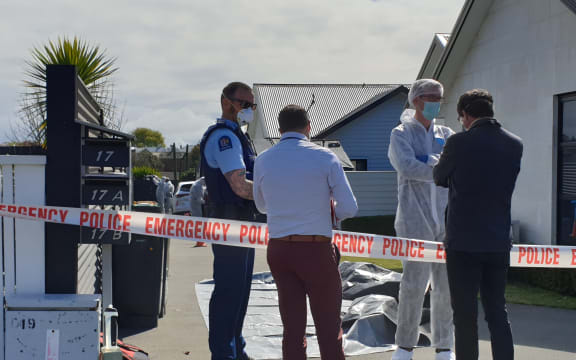 Woman charged with murder of three daughters. Graham & Lauren Dickason and kids Liane 6 and twins Maya and Karla 2 Dickason