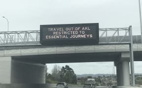 A Covid-19 travel warning on an Auckland motorway sign on 18 August.