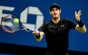 Andy Murray has easily advanced to the third round.