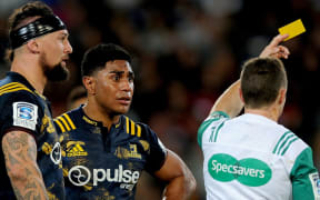 Malakai Fektoa of the Highlanders is given a yellow card against the Crusaders.