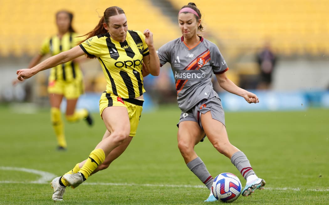 Mackenzie Barry playing against the Brisbane Roar.