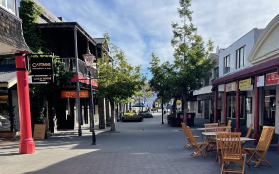 Queenstown's mall, almost empty on Valentine's Day 2022, at 6.30pm. Isolation rules have forced most restaurants closed.