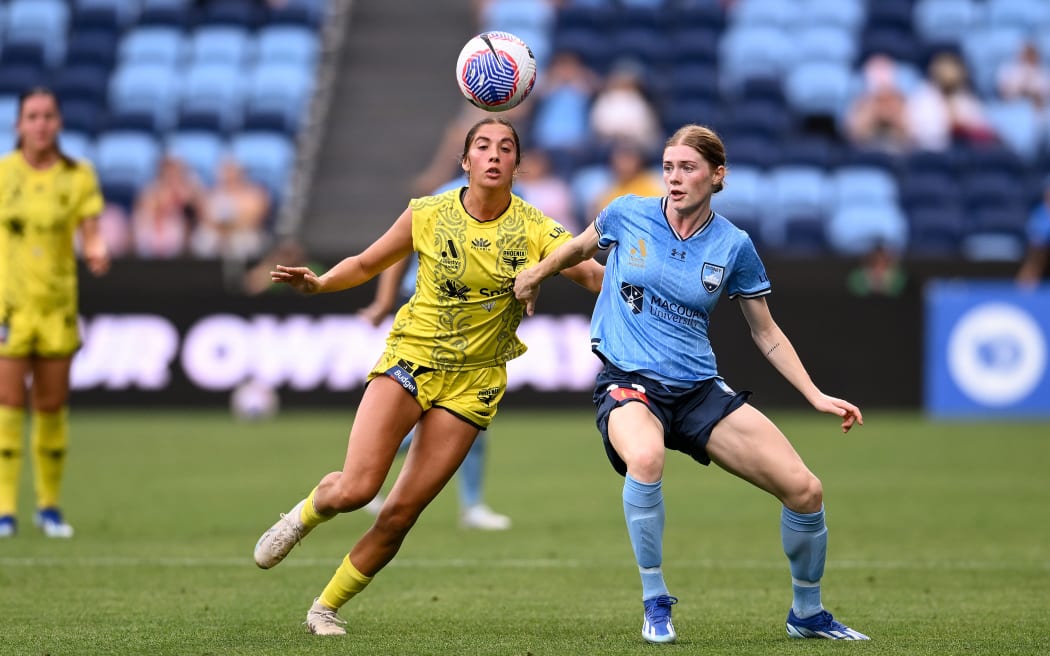 Mariana Speckmaier of the Wellington Phoenix battles for possession with Cortnee Vine of Sydney FC.