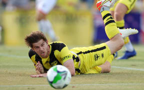Alex Rufer of Wellington Phoenix clears the ball away during FFA Cup quarter-finals match between Melbourne City and Wellington Phoenix, Melbourne, Wednesday, January 5, 2022.