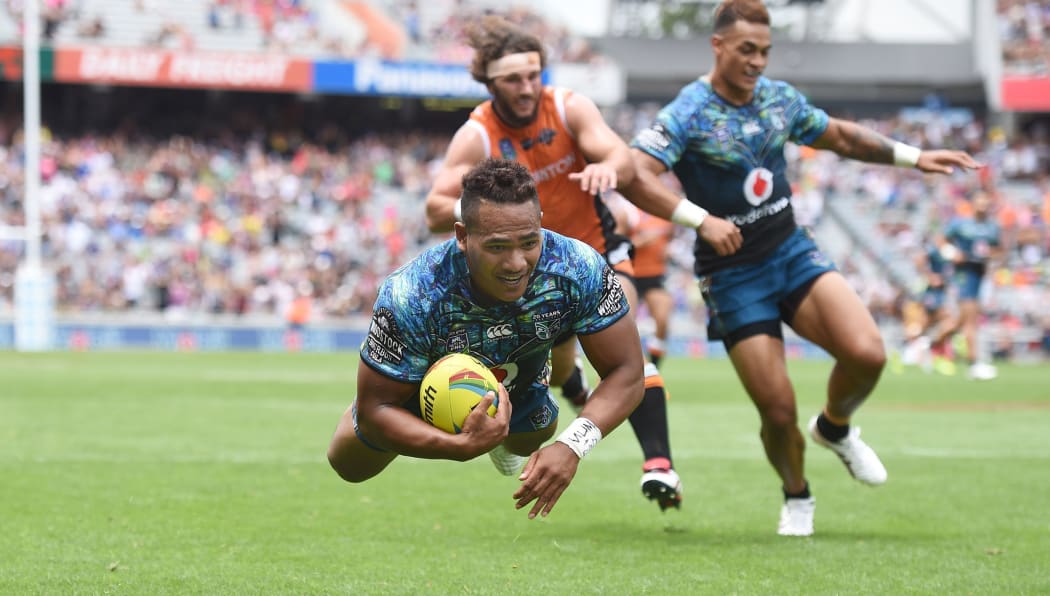 Winger Solomone Kata scores his second try for the Warriors